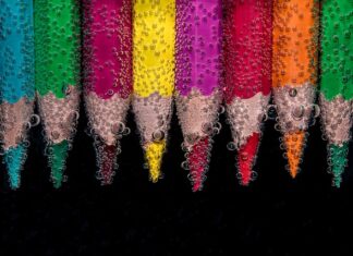 W jakim wieku pierwsze kredki?